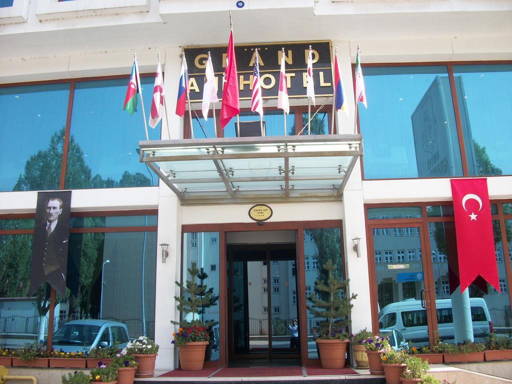 Grand Ani Hotel Kars Exterior photo